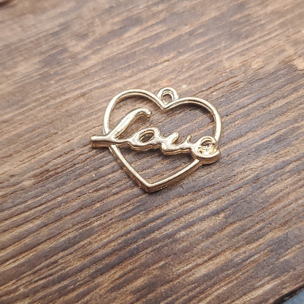 14k P107 cursive love‎ heart pendant